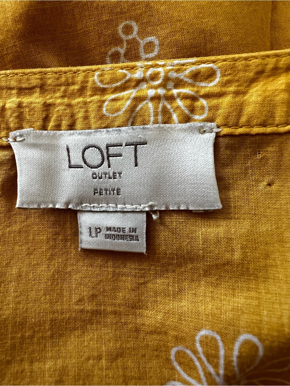 Loft Outlet Mustard With White Flowers Button Up Shirt Size PL Long Sleeves - Picture 6 of 7